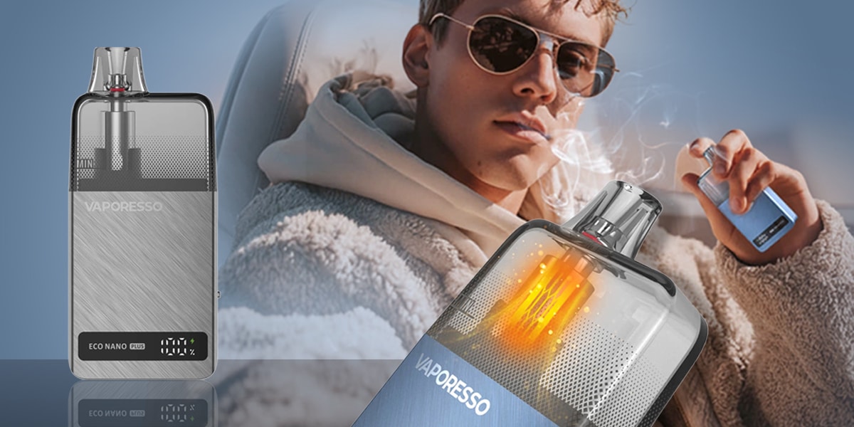 Vaporesso Eco Nano Plus Vape Kit in Blau, 20 mg Nikotin, Nahaufnahme des Geräts mit Pod und dampfendem Nutzer im Hintergrund