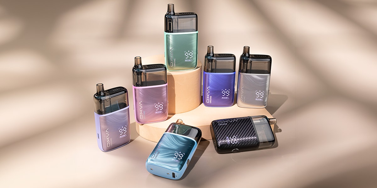 OXVA Origin X Pod Kit Vape 20 mg in Mint, Lila, Blau, Grau und Schwarz, gruppiert auf Podesten