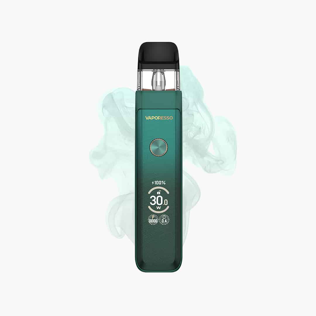 Vaporesso Pod-Vape in Grün mit Display (30 W) und transparentem Pod, 20 mg, freigestellt mit Dampf im Hintergrund
