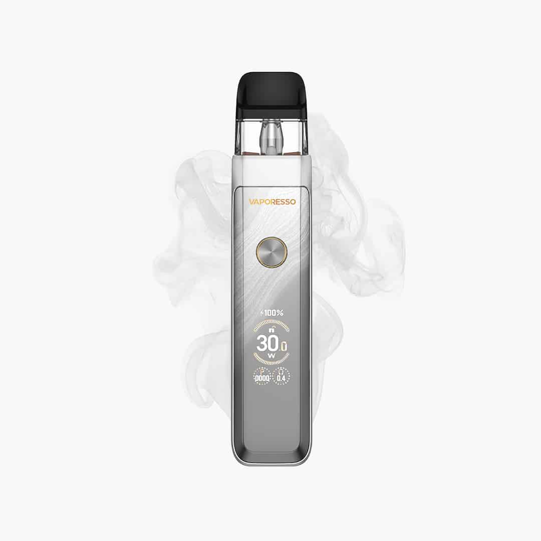 Vaporesso Pod Vape in Silber/Schwarz mit Display und Pod, 20 mg Nikotin, freigestellt mit leichtem Dampf im Hintergrund
