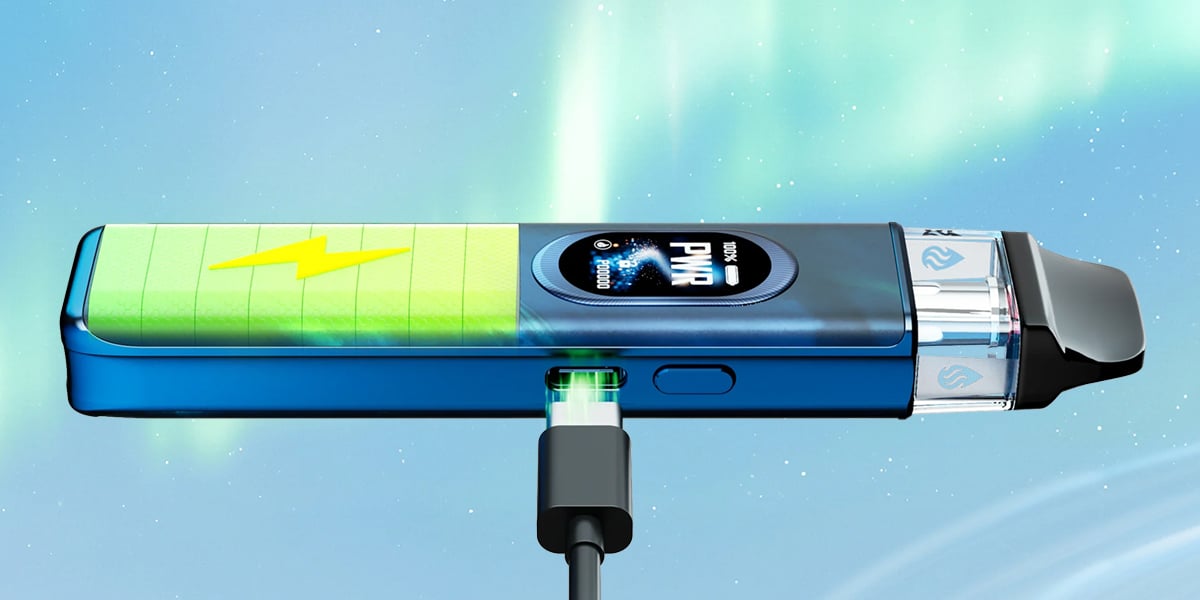 Vape à pods UWELL Caliburn en bleu avec icône de batterie verte et câble de recharge USB-C, 20 mg de nicotine, vue de profil