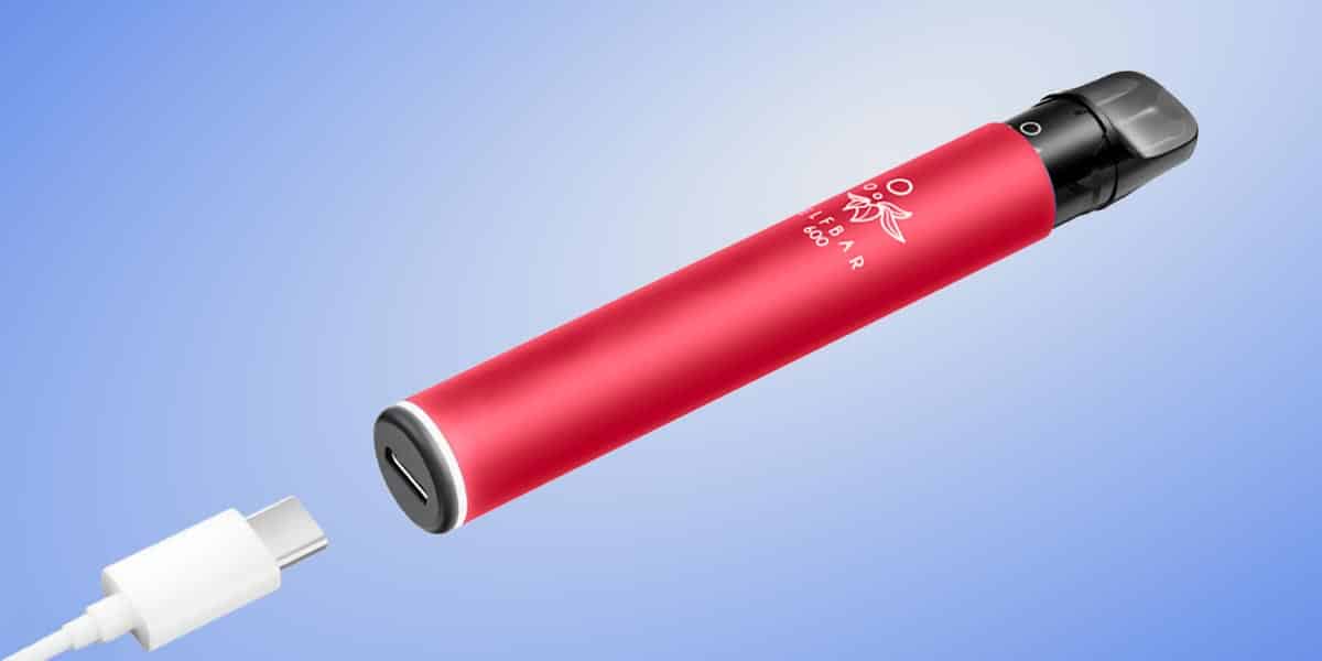 Elfbar Kit Elfa Pod in rosso con bocchino nero e cavo di ricarica USB-C, 20 mg, su sfondo blu