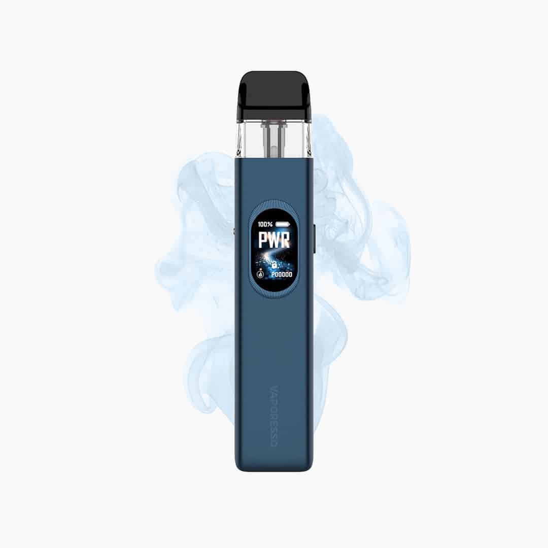 Vaporesso Pod Vape in Blau mit Display (PWR) und transparentem Pod, 20 mg Nikotin, freigestellt mit Dampf
