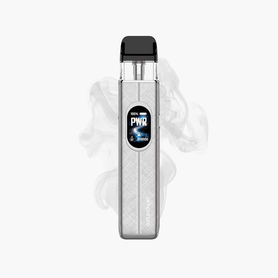 Vaporesso Pod Vape in Silber mit Display und schwarzem Mundstück, 20 mg Nikotin, freigestellt mit Dampf im Hintergrund