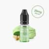 Social Smoke E-Liquid Pistachio Breeze 20 mg Nikotin, Fläschchen mit Pistazie, Minze und grüner Eiscreme im Hintergrund