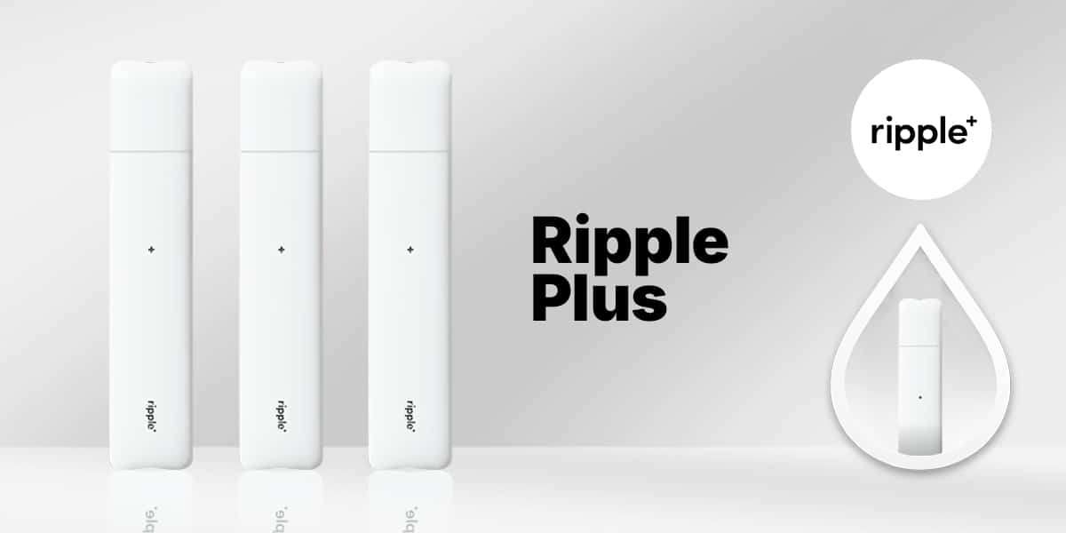 Ripple Plus Vape in Weiss, 20 mg Nikotin, drei Geräte frontal vor hellem Hintergrund mit Ripple+ Logo und Schriftzug