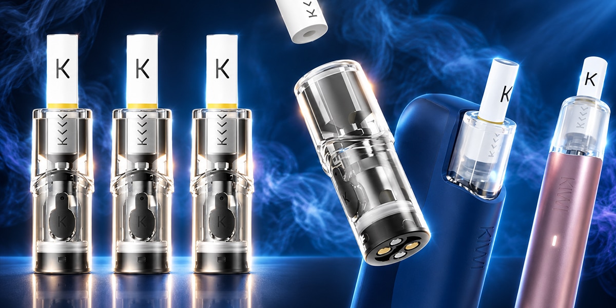 KIVI Pods Kartuschen 20 mg in transparentem Tank mit K-Branding, mehrere Pods und zwei KIVI Geräte vor blauem Dampf